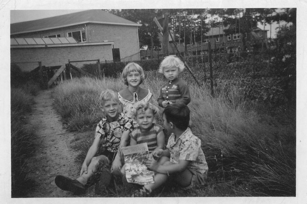 Klik voor foto in apart venster jan__anneke_en_peter_van_adriana_van_der_wardt_en_eric_en_olof_van_hermanus_van_den_broek.jpg